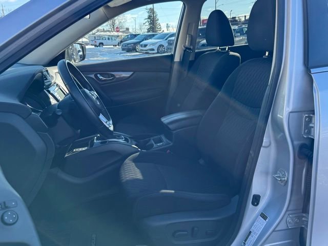 Used 2019 Nissan Rogue SV w/ Premium Package image 11