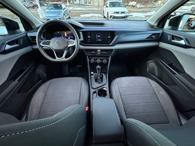 Certified 2024 Volkswagen Taos SE w/ Panoramic Sunroof Package image 13