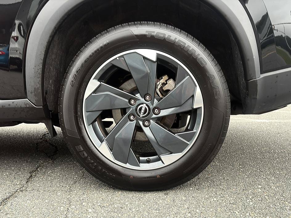 Certified 2025 Nissan Rogue SV AWD/4WD image 10