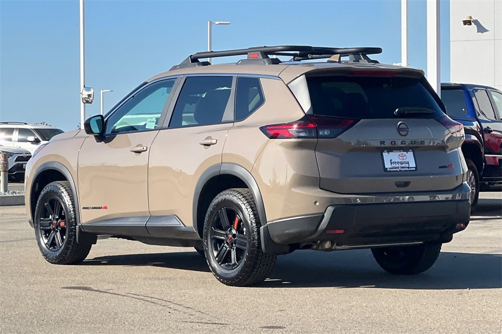 Used 2025 Nissan Rogue SV image 7