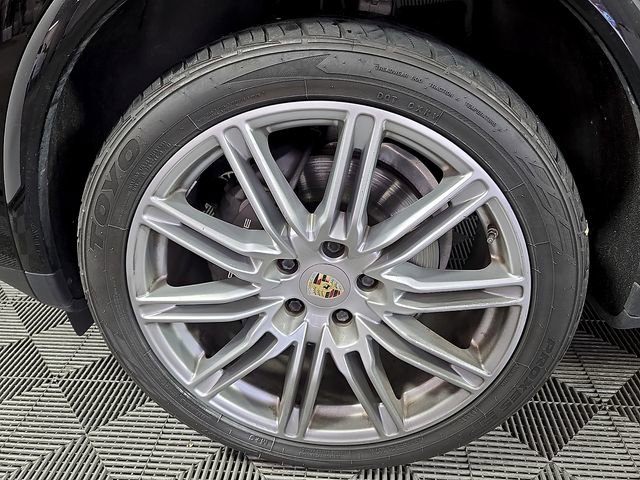 Used 2017 Porsche Cayenne Platinum Edition image 9