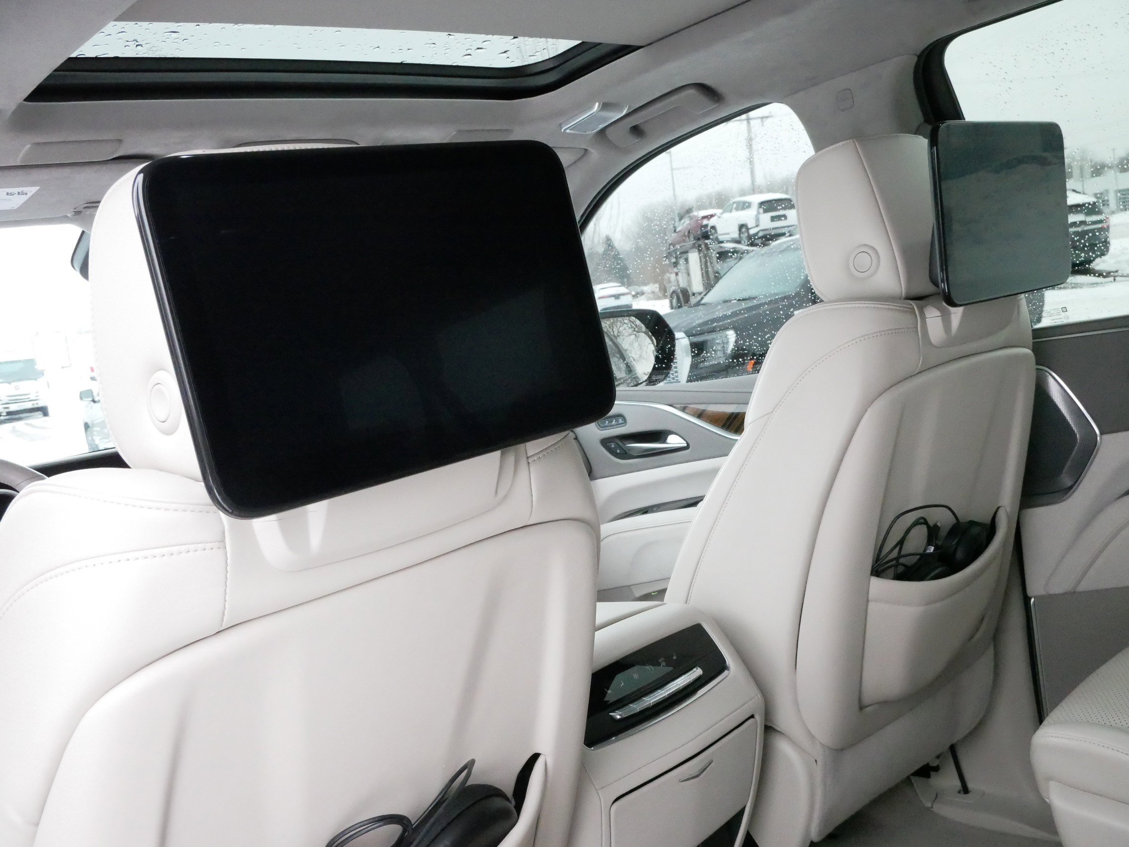 Certified 2023 Cadillac Escalade ESV Sport Platinum image 35