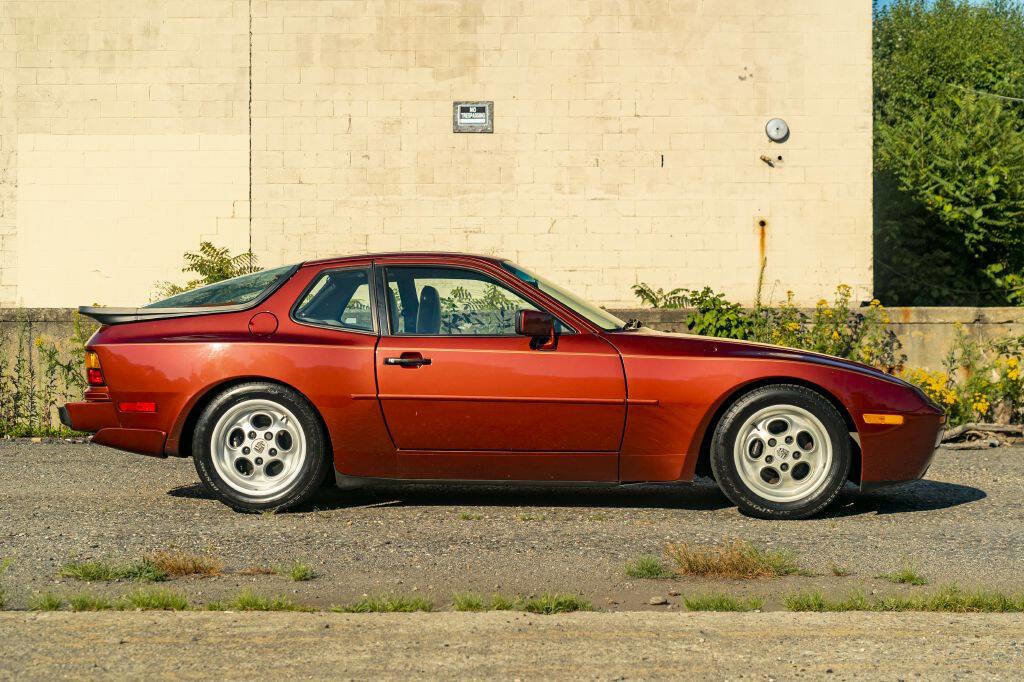 Used 1986 Porsche 944 Turbo image 9