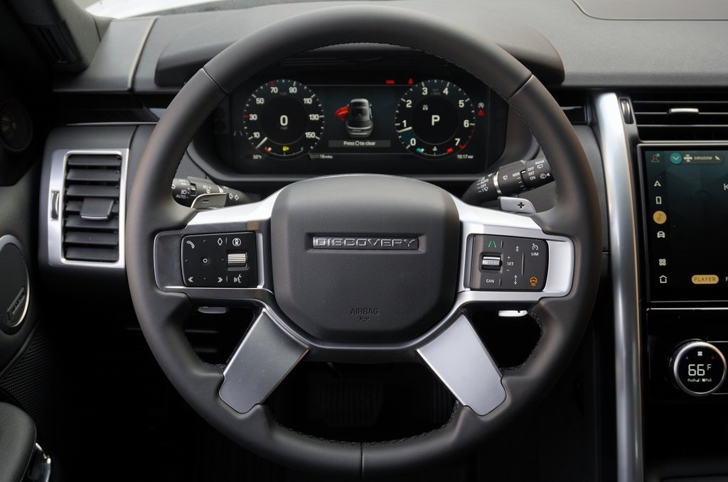 New 2025 Land Rover Discovery S image 17