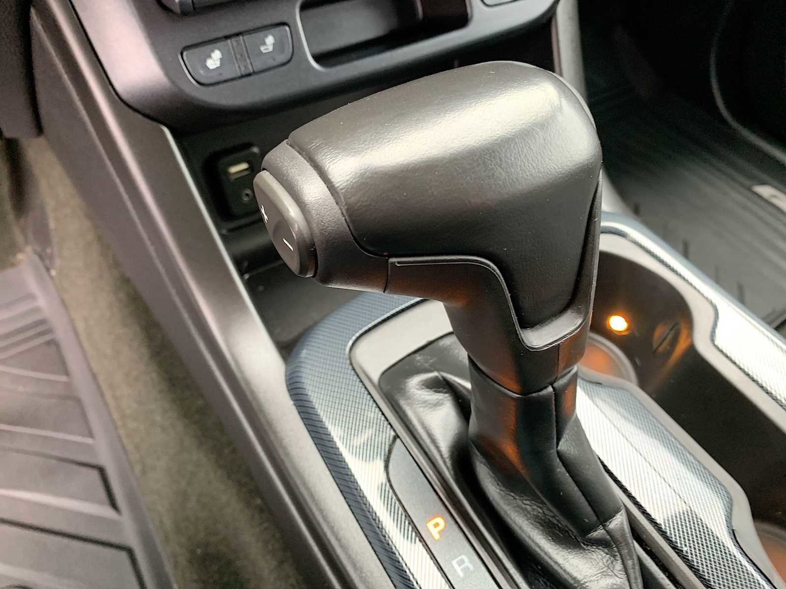 Used 2018 Chevrolet Colorado Z71 w/ LPO, Premium Interior Package image 16