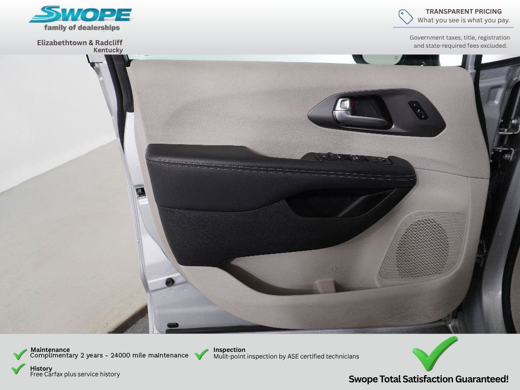 Used 2024 Chrysler Pacifica Touring-L FWD image 14