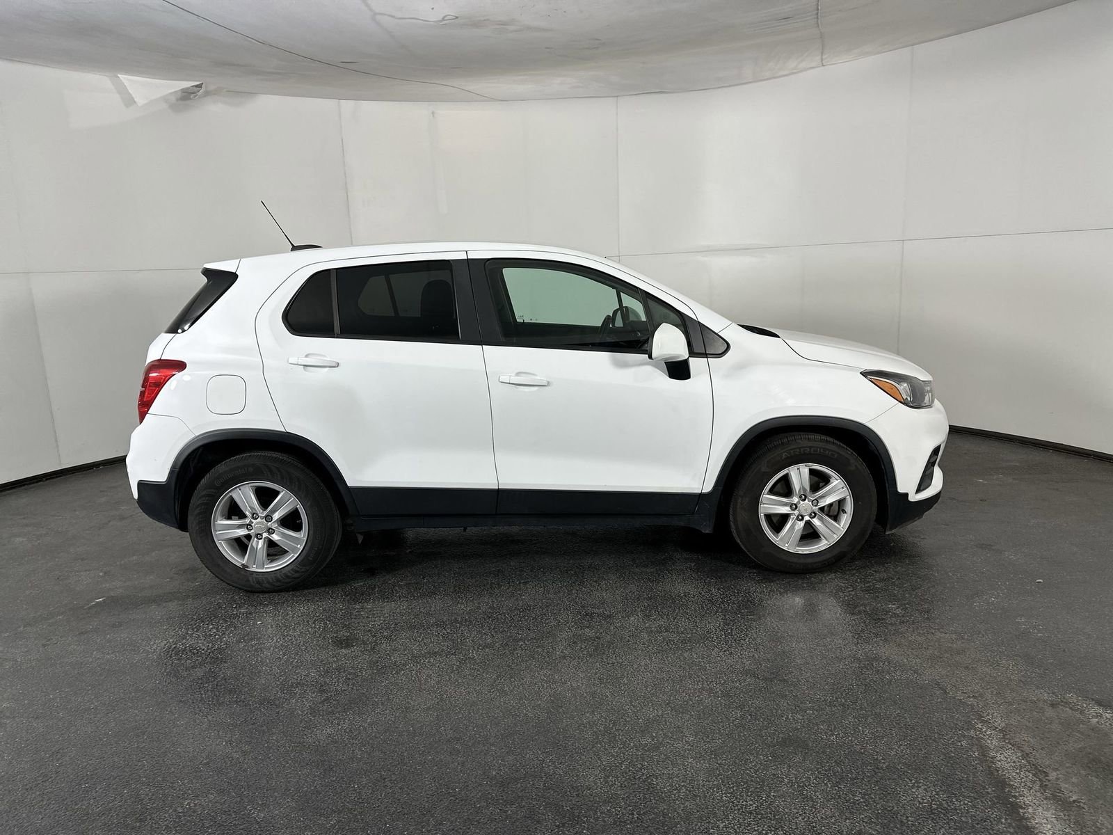 Used 2022 Chevrolet Trax LS w/ Tint and Cruise Package image 9