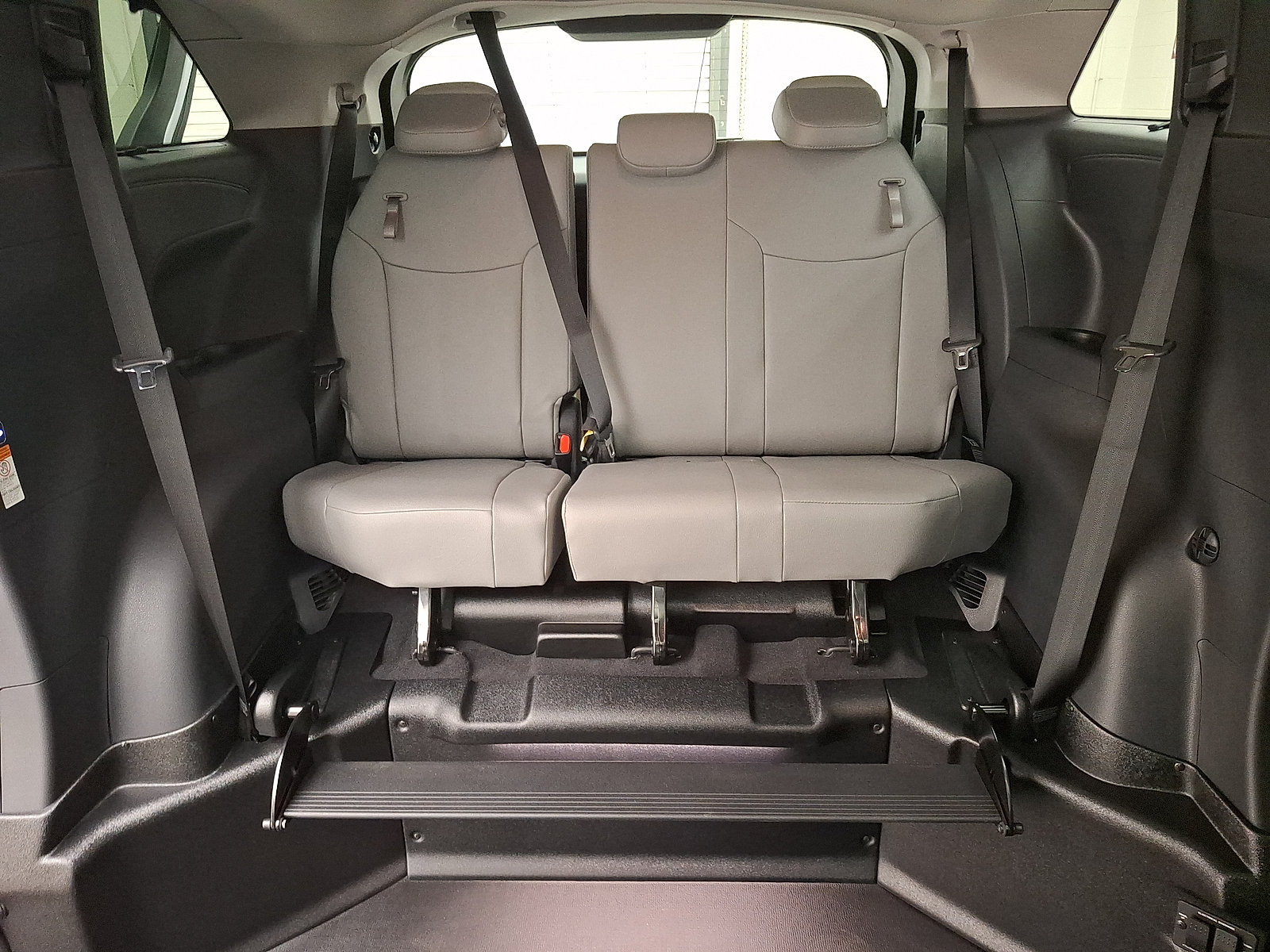 Used 2026 Toyota Sienna XLE FWD image 15