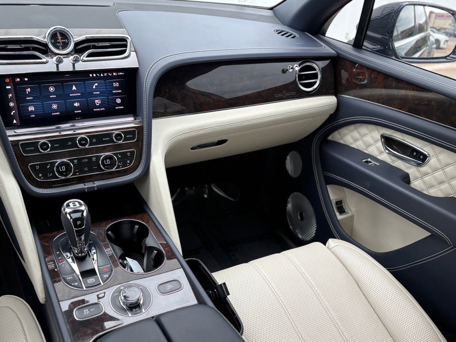 Used 2021 Bentley Bentayga AWD/4WD image 17
