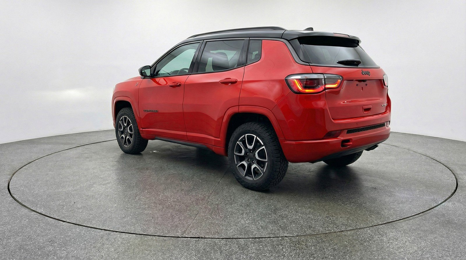 Used 2025 Jeep Compass Trailhawk image 6