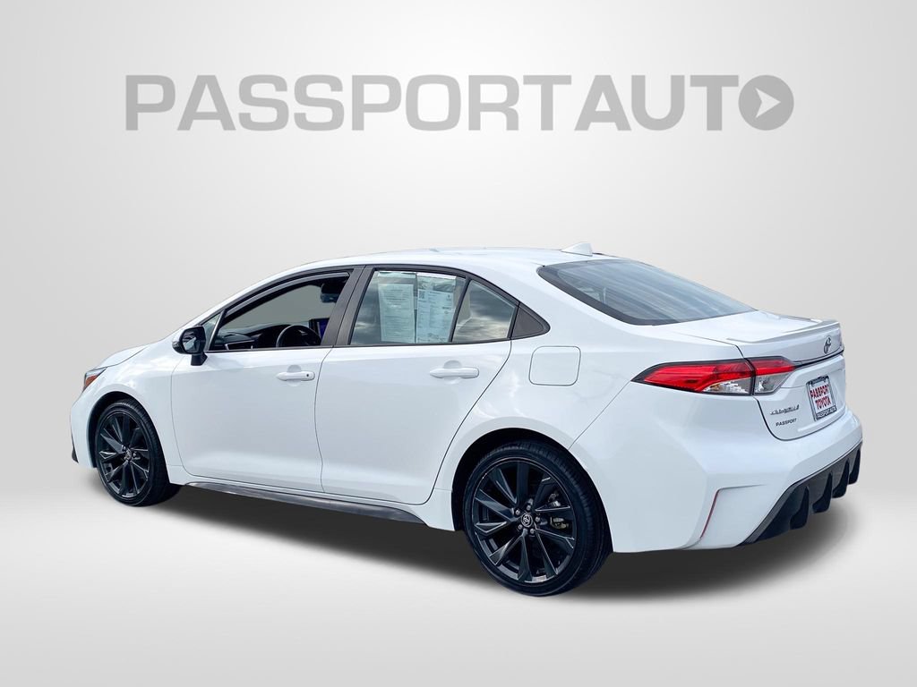 Certified 2025 Toyota Corolla SE FWD image 3