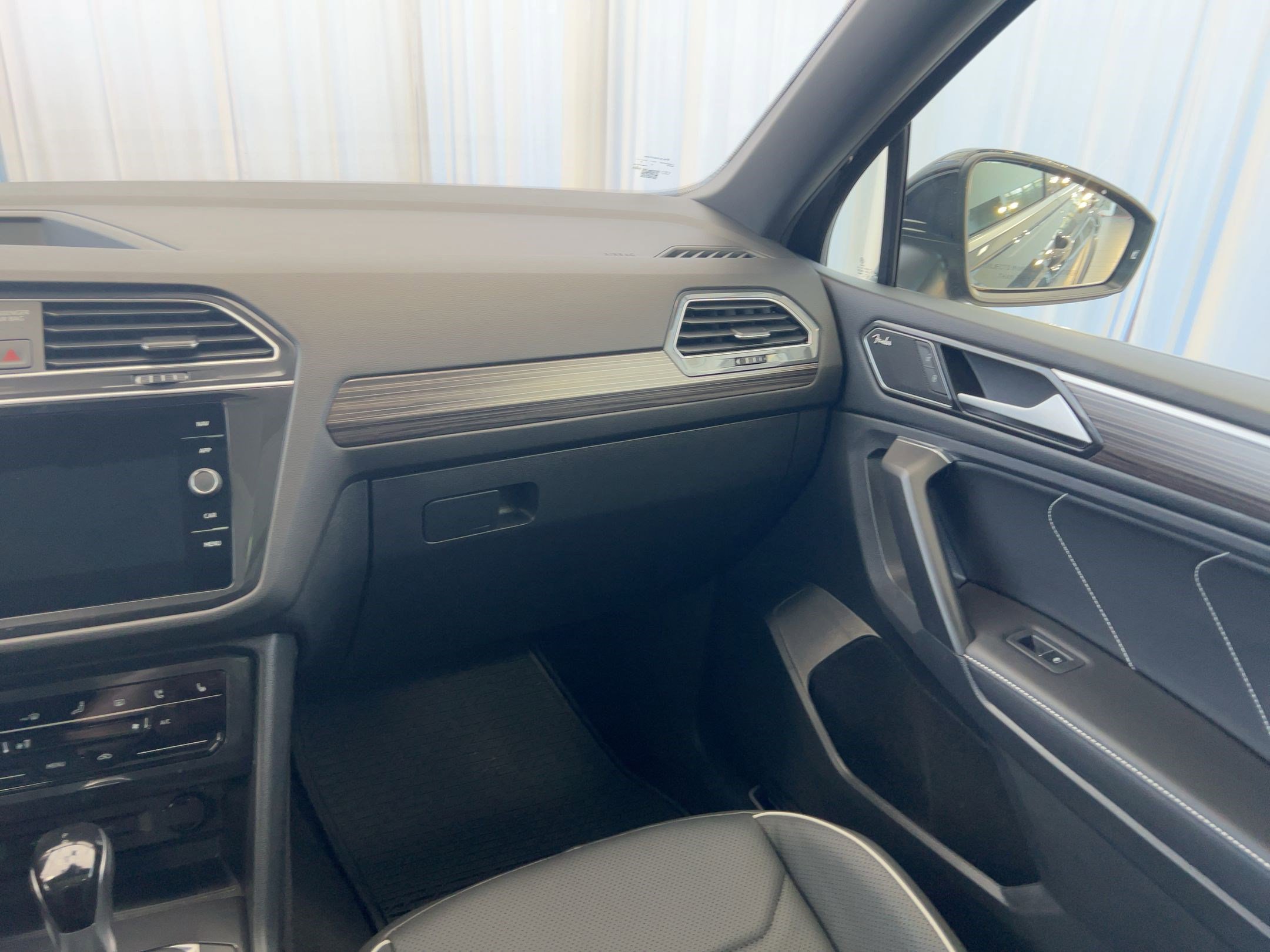 Certified 2023 Volkswagen Tiguan SEL R-Line image 29