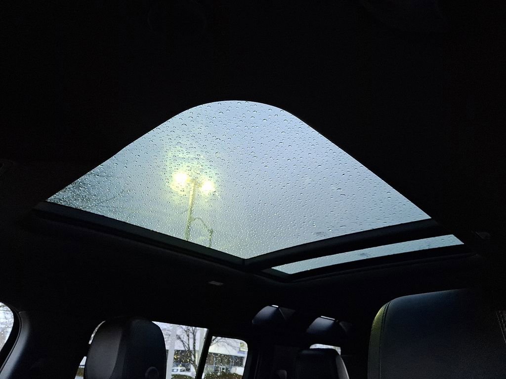 Used 2023 Land Rover Defender 110 X-Dynamic SE image 14