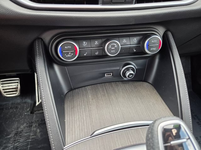 Used 2022 Alfa Romeo Stelvio Ti w/ Active Assist Plus Package AWD/4WD image 30