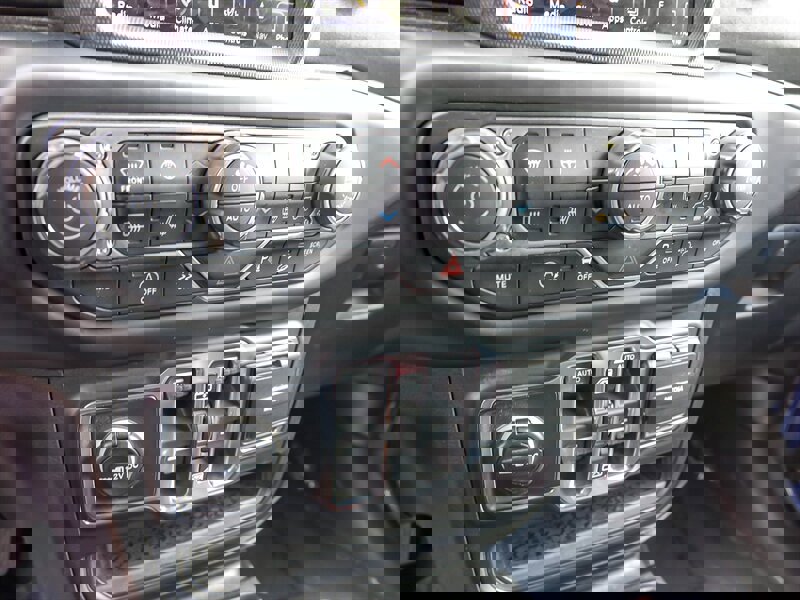 Used 2018 Jeep Wrangler Unlimited Sahara image 19