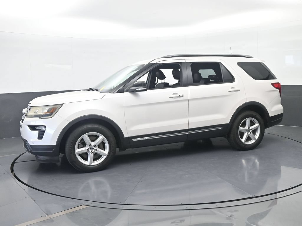 Used 2018 Ford Explorer XLT w/ Equipment Group 202A FWD image 2