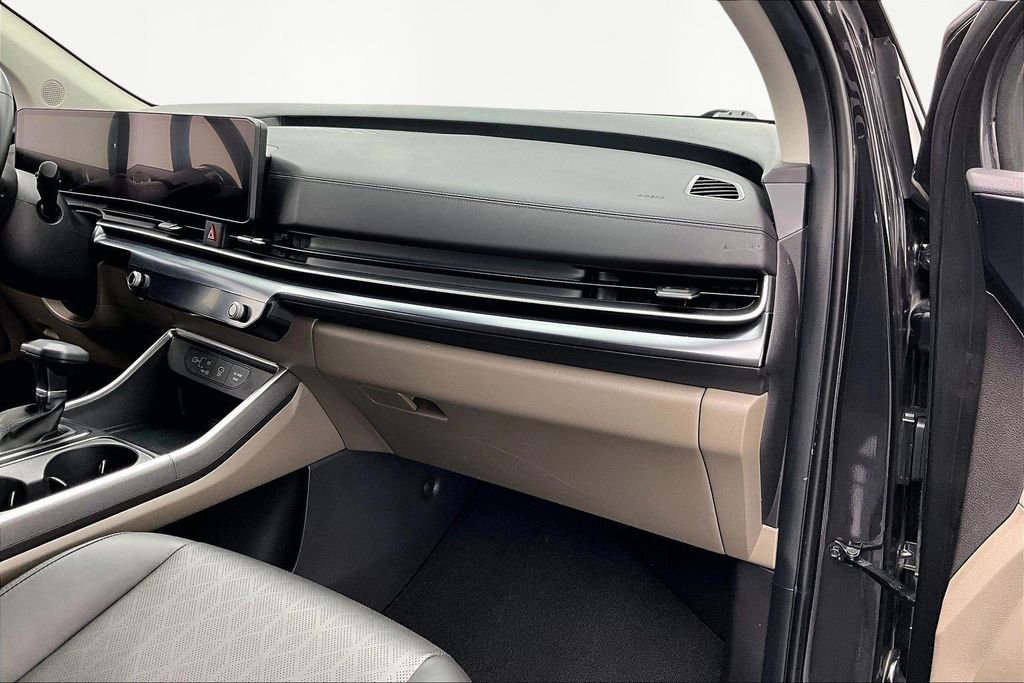 Used 2025 Kia Carnival image 17