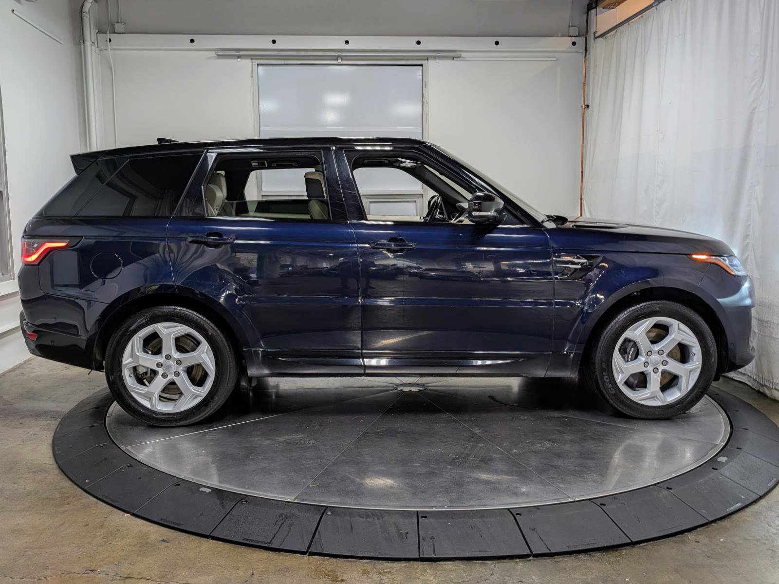 Used 2020 Land Rover Range Rover Sport HSE image 10
