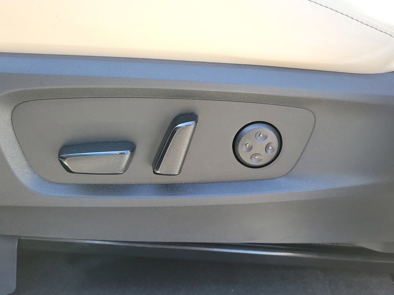 Used 2025 INFINITI QX60 Luxe w/ Lighting Package (N94) image 25