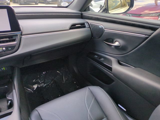 Certified 2025 Lexus ES 350 Ultra Luxury w/ Accessory Package (Z2) FWD image 16
