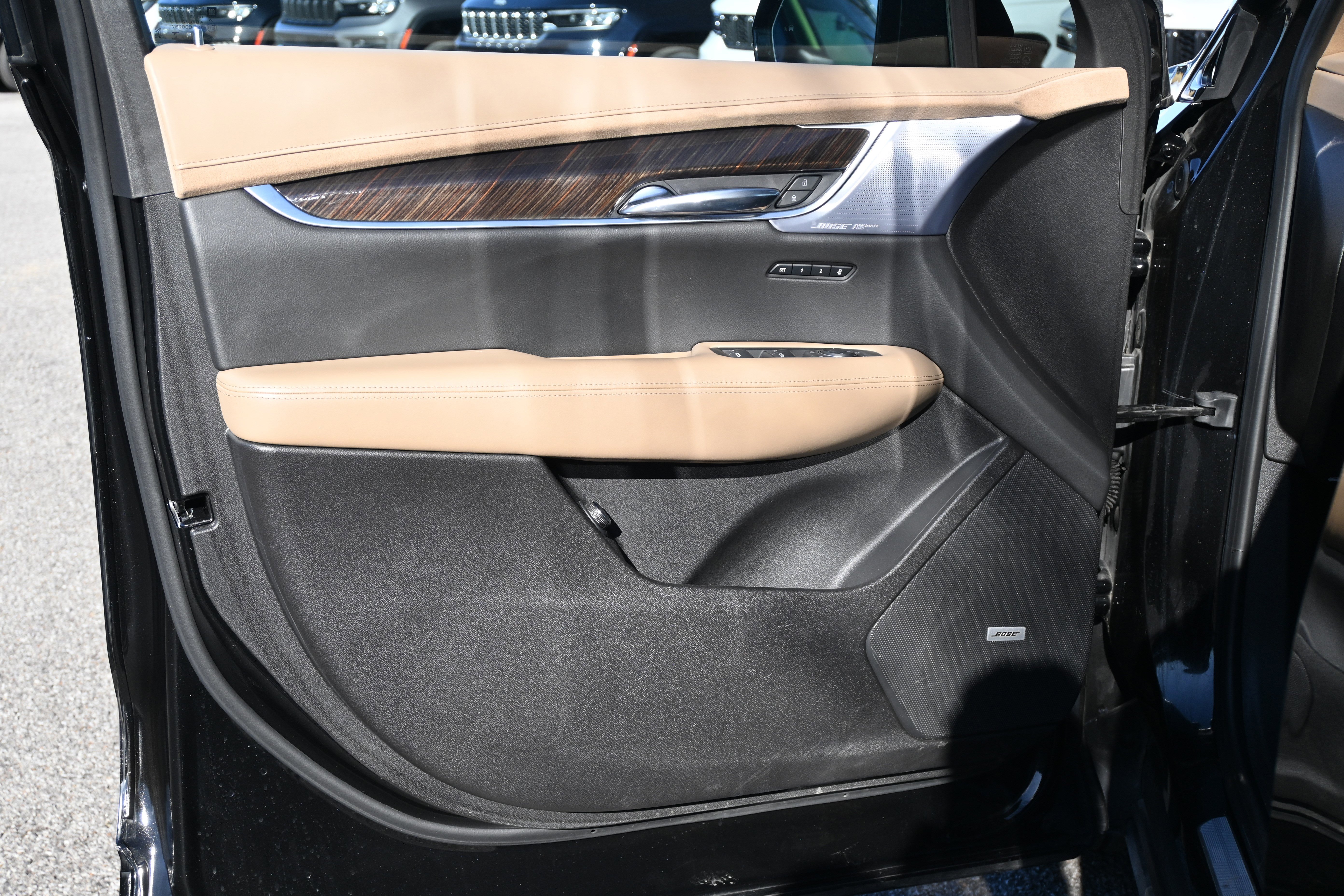 Used 2024 Cadillac XT6 Sport w/ LPO, Onyx Lite Package image 16