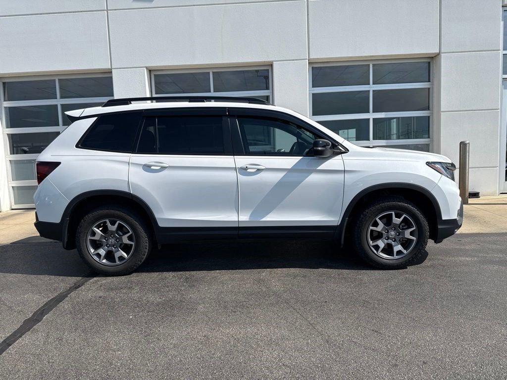 Certified 2023 Honda Passport TrailSport image 3