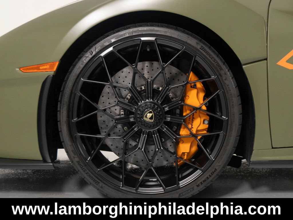 Used 2023 Lamborghini Huracan STO RWD image 9