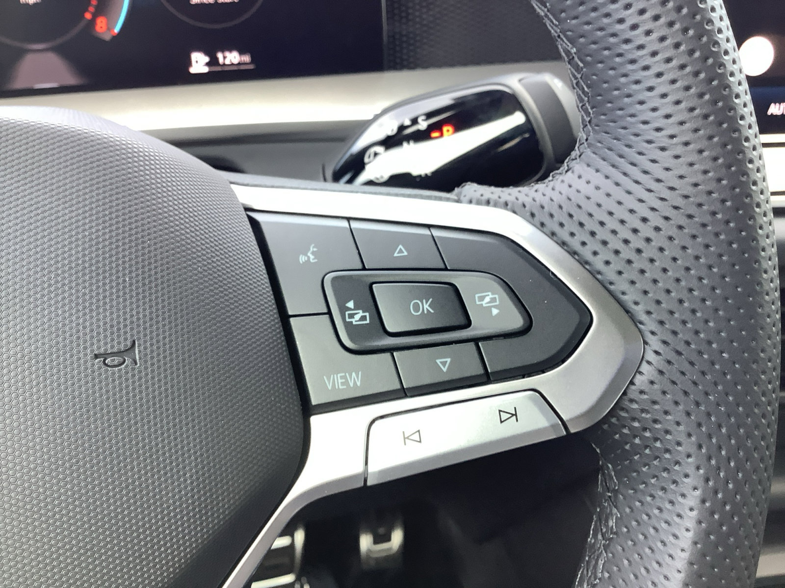 New 2026 Volkswagen Tiguan SE R-Line image 24