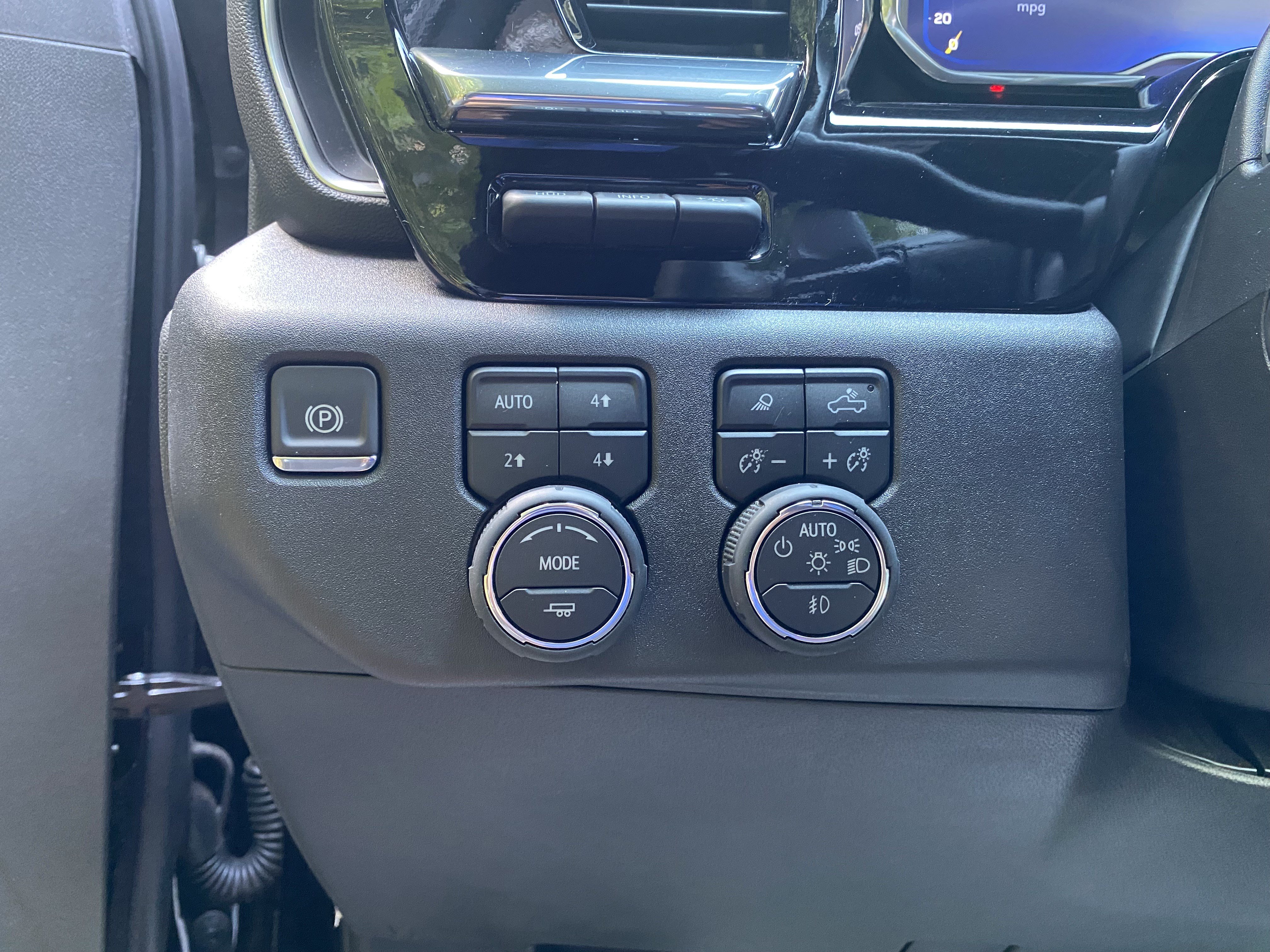 Used 2025 Chevrolet Silverado 1500 High Country w/ Midnight Edition AWD/4WD image 18