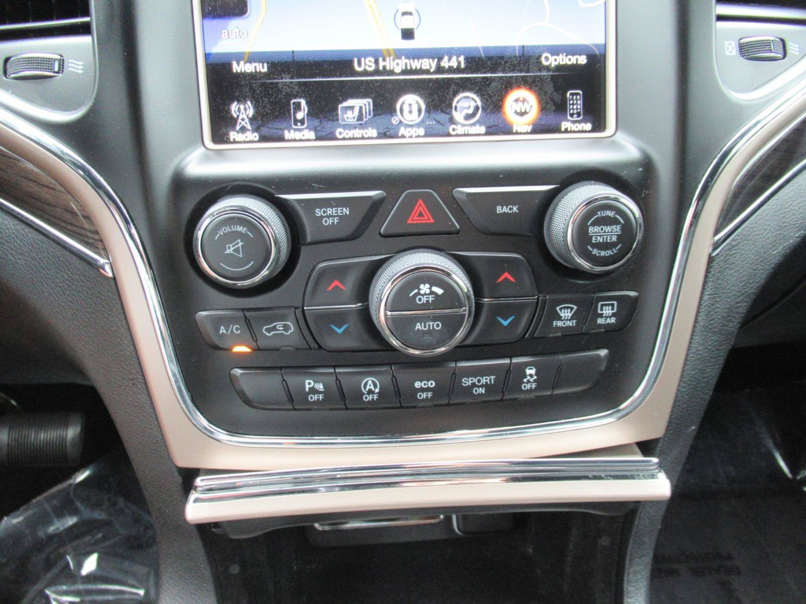 Used 2017 Jeep Grand Cherokee Overland AWD/4WD image 30
