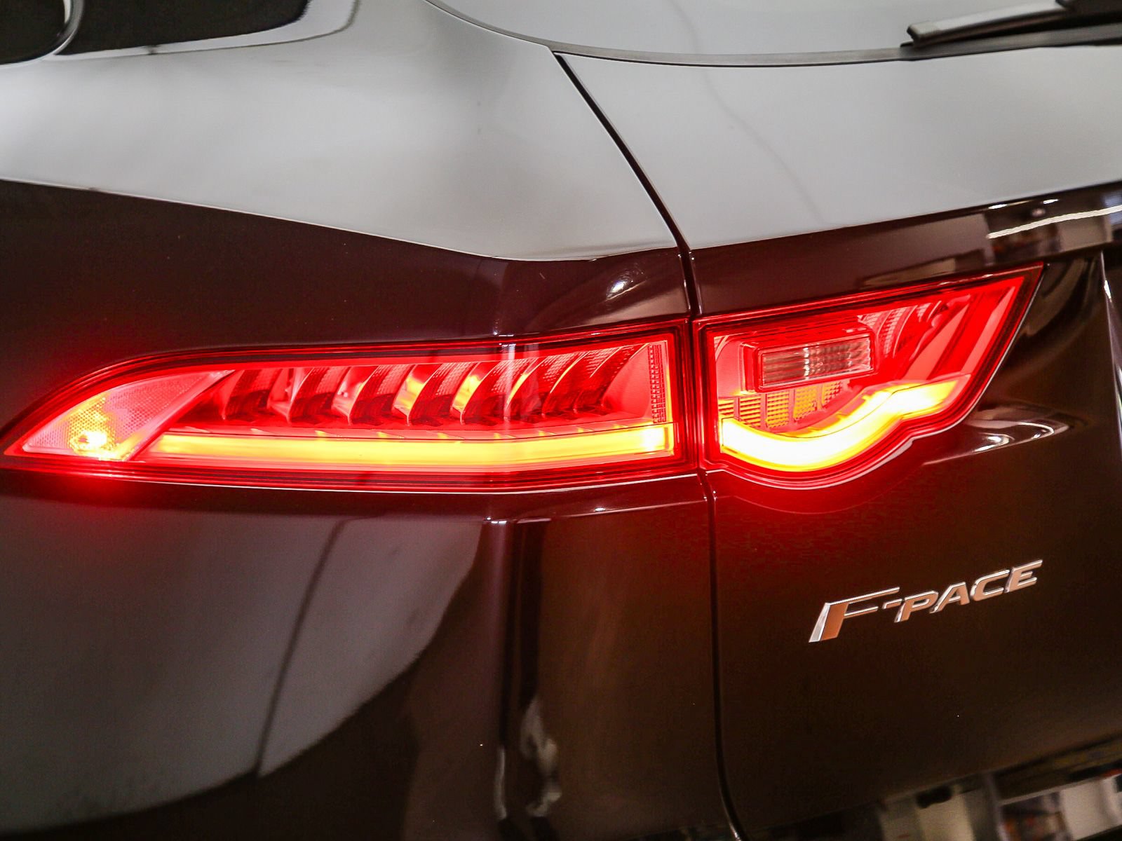 Used 2018 Jaguar F-PACE R-Sport AWD/4WD image 11