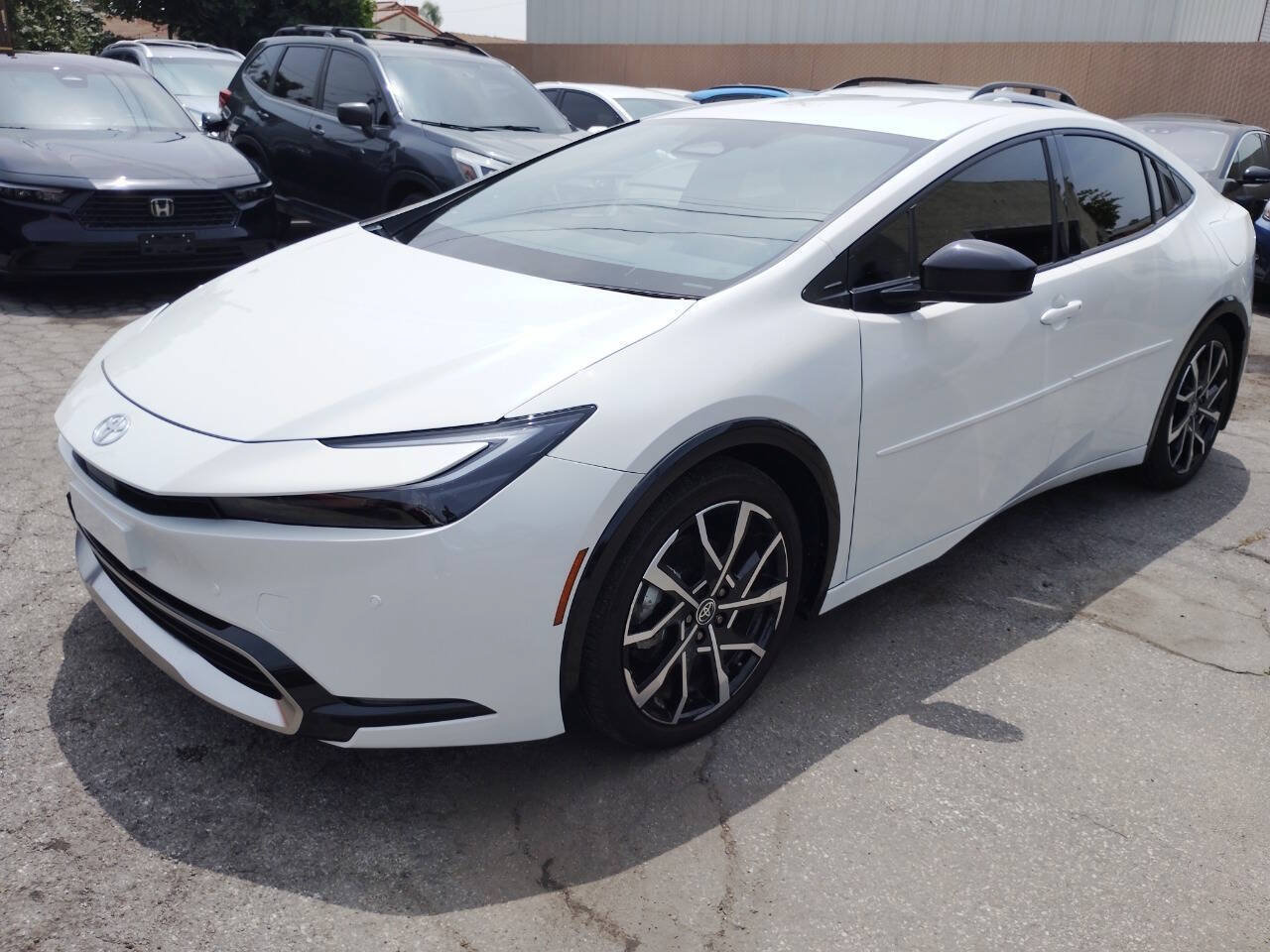 Used 2025 Toyota Prius Plug-In Hybrid FWD image 4