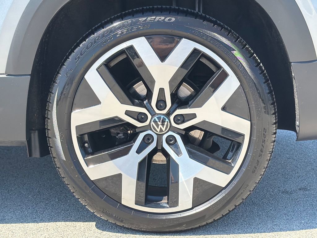 Certified 2023 Volkswagen Taos SEL AWD/4WD image 31