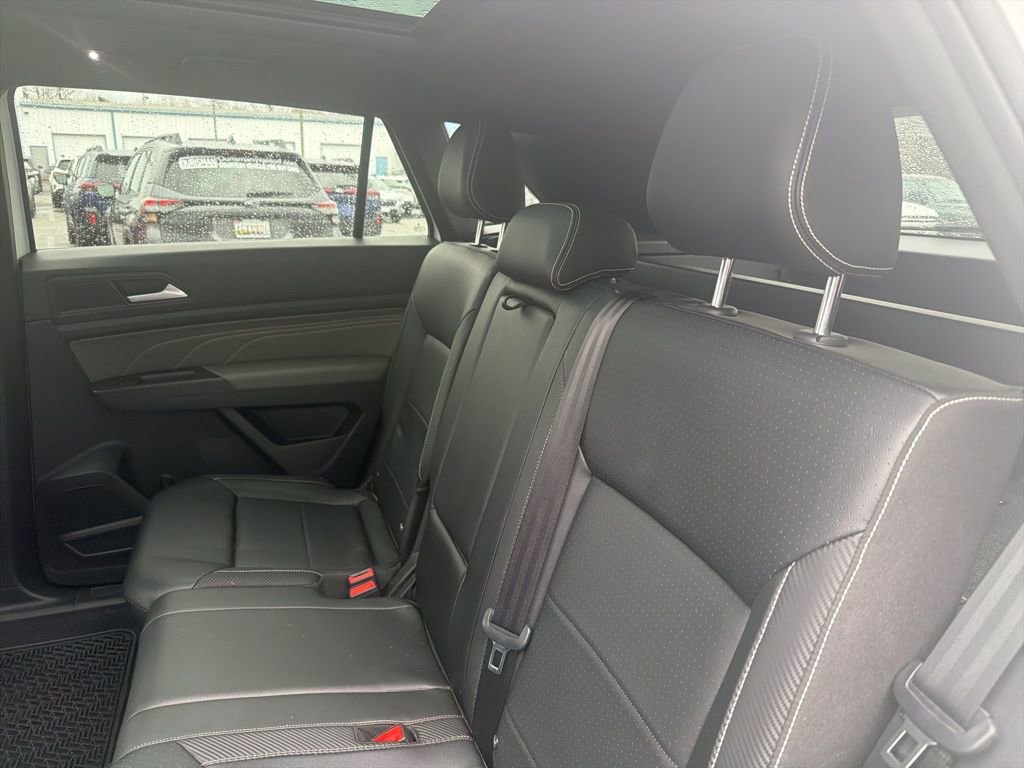 Used 2022 Volkswagen Atlas Cross Sport SE image 19