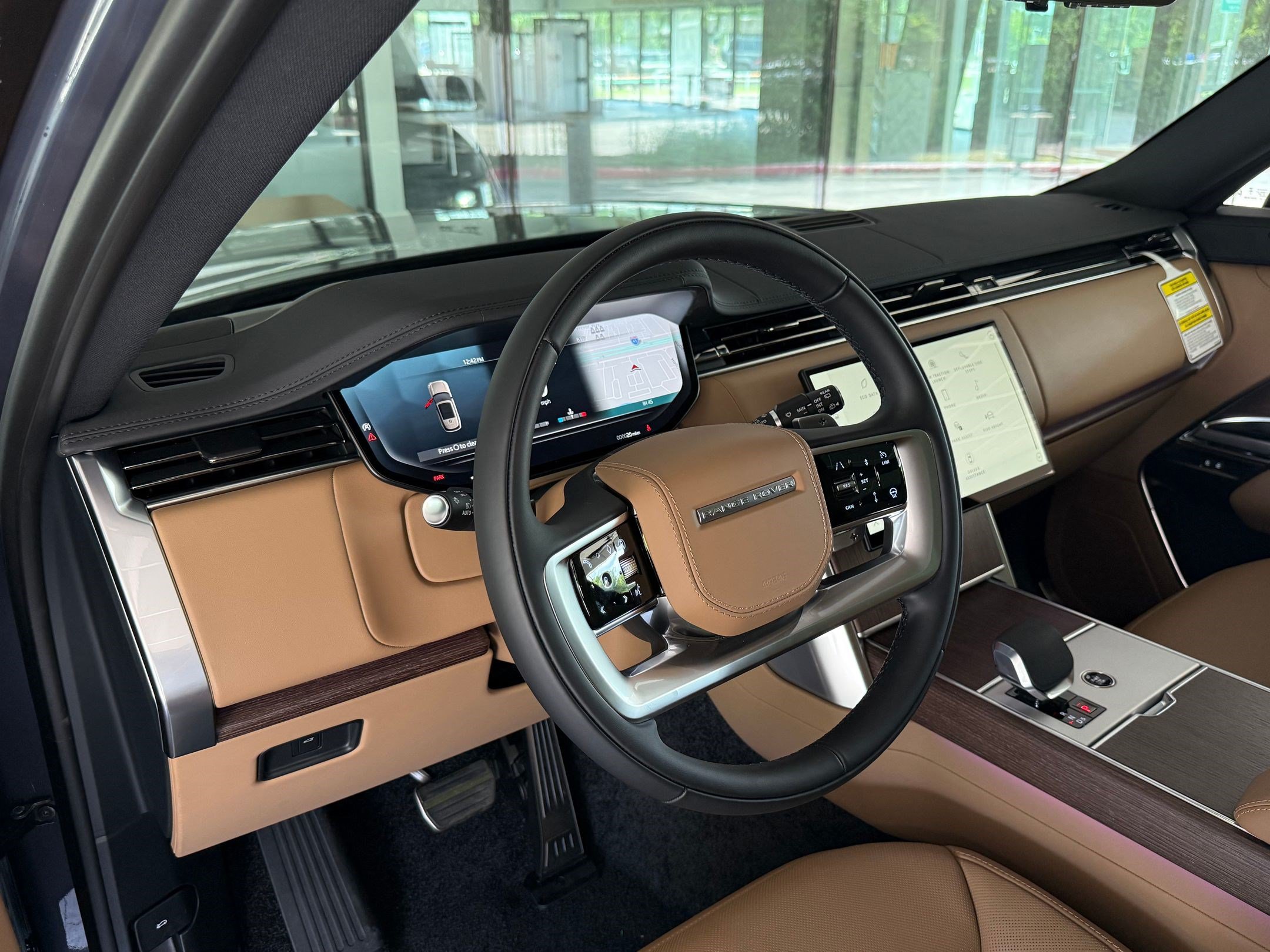 New 2026 Land Rover Range Rover Long Wheelbase SE AWD/4WD image 4