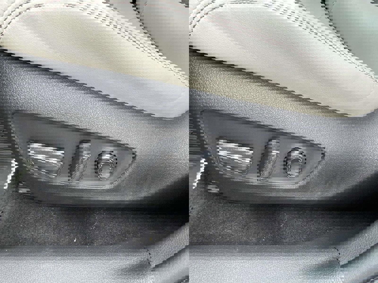 Used 2023 Toyota RAV4 Limited image 13