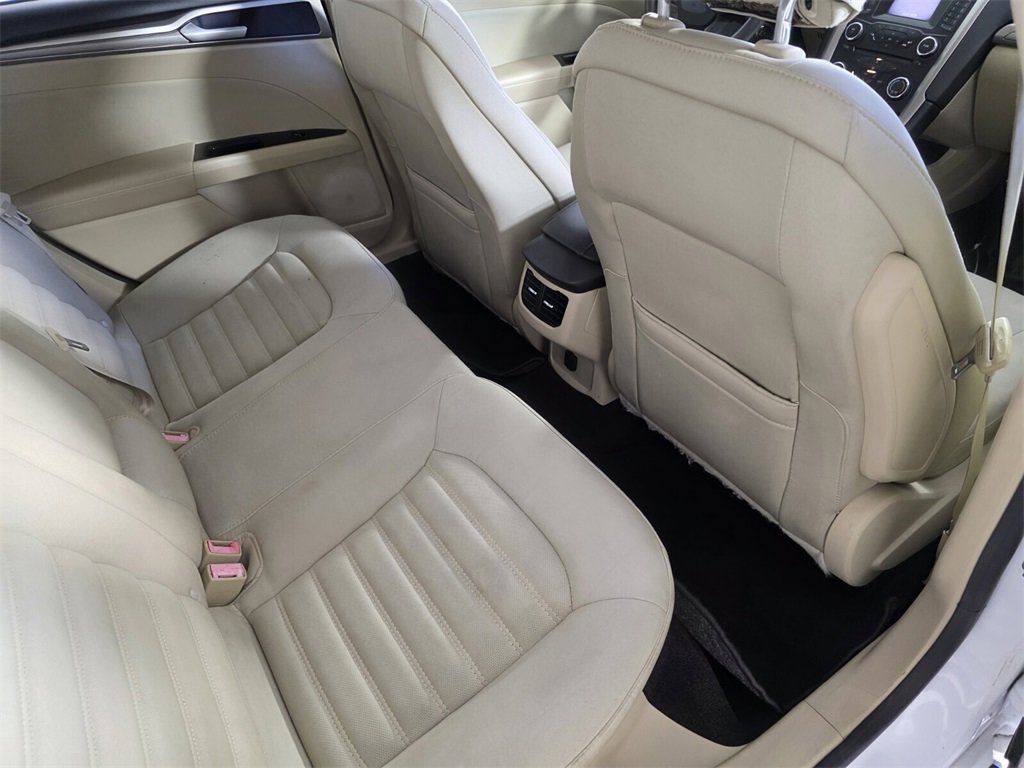 Used 2015 Ford Fusion SE image 28