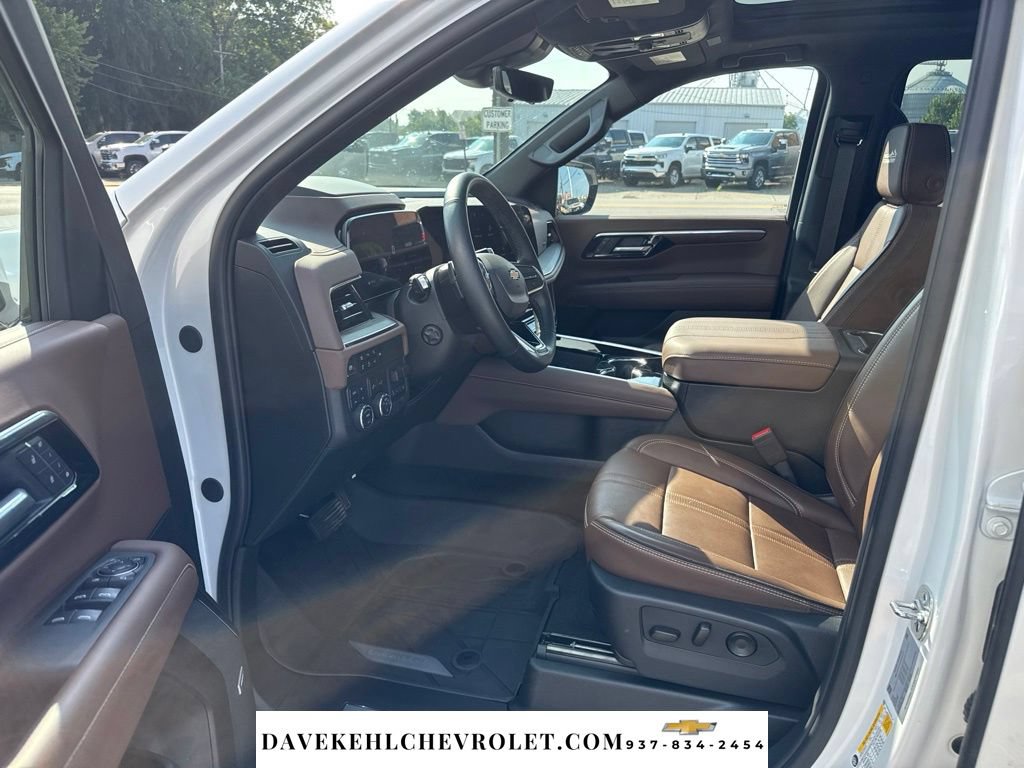 Used 2025 Chevrolet Suburban High Country AWD/4WD image 17
