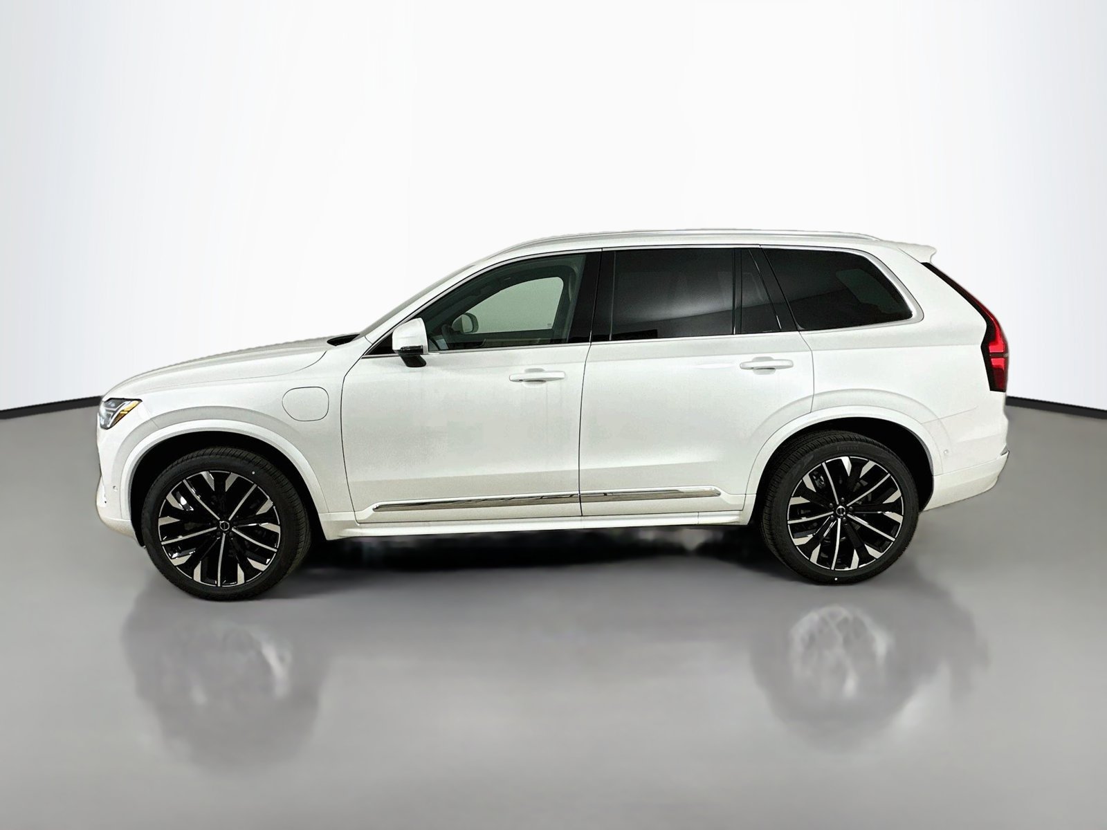 New 2026 Volvo XC90 T8 Plus w/ Protection Package AWD/4WD image 8