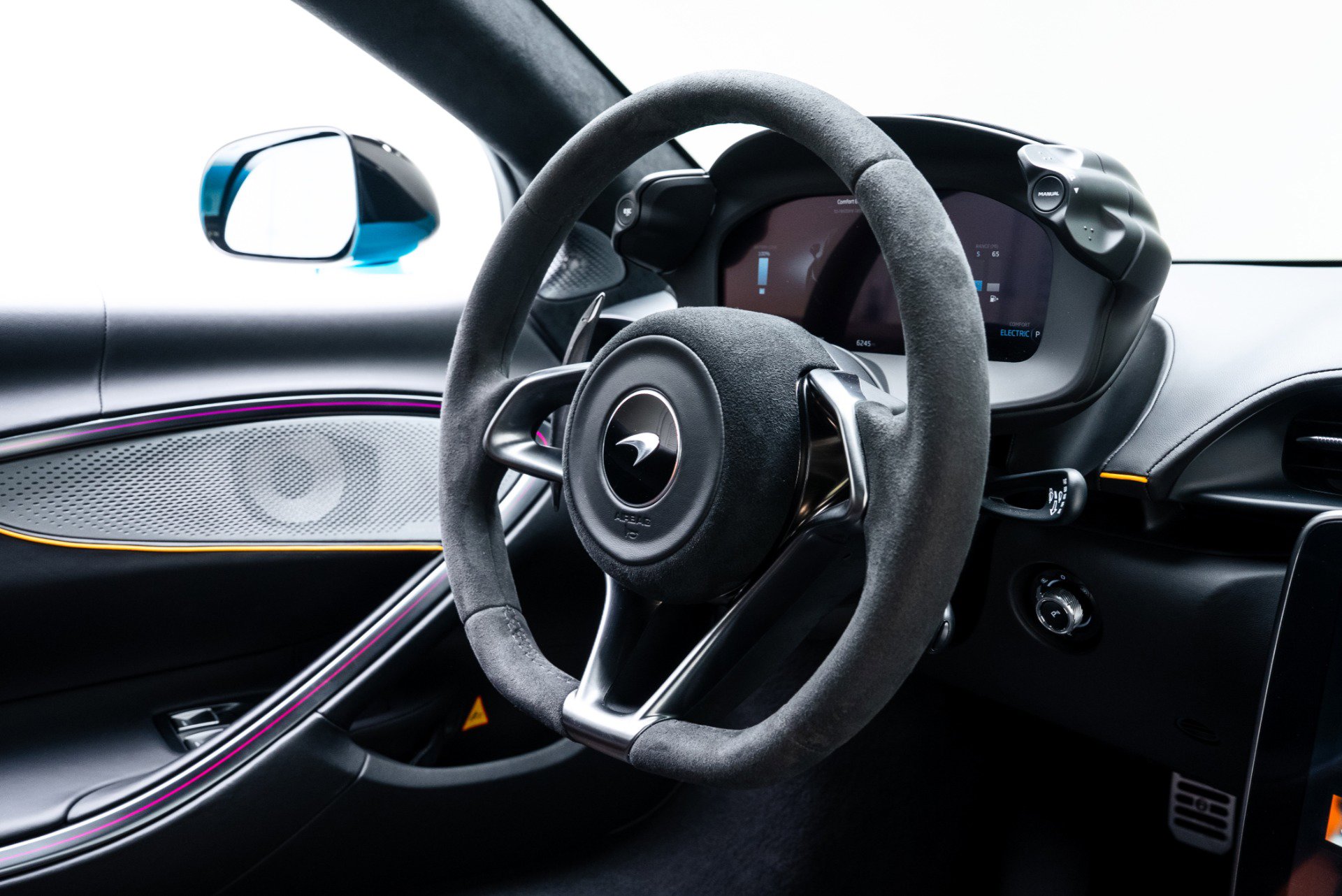 Used 2023 McLaren Artura image 36