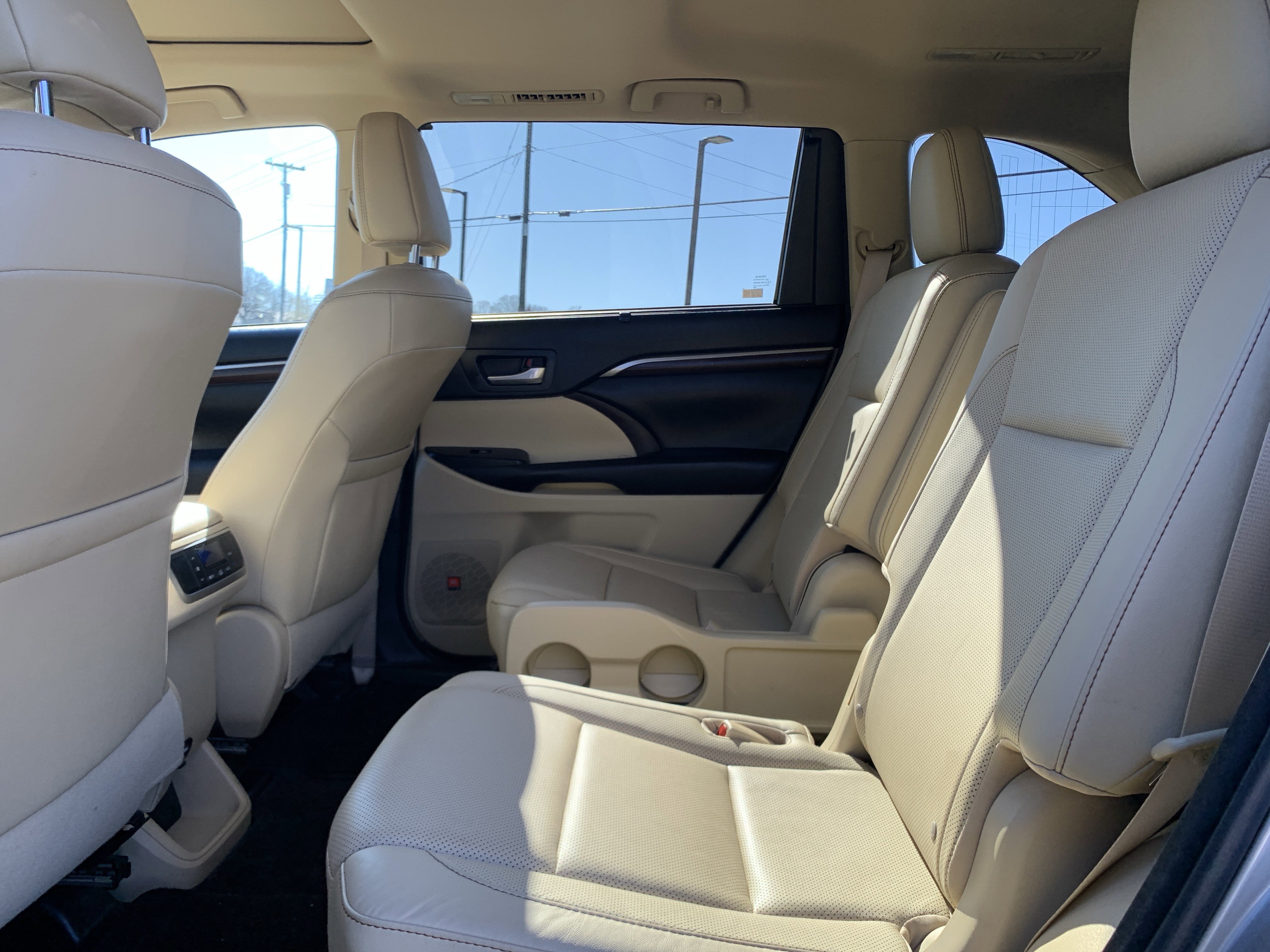 Used 2016 Toyota Highlander Limited image 32