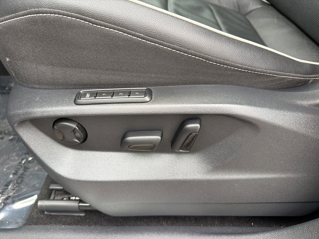 Used 2022 Volkswagen Tiguan SEL R-Line image 18