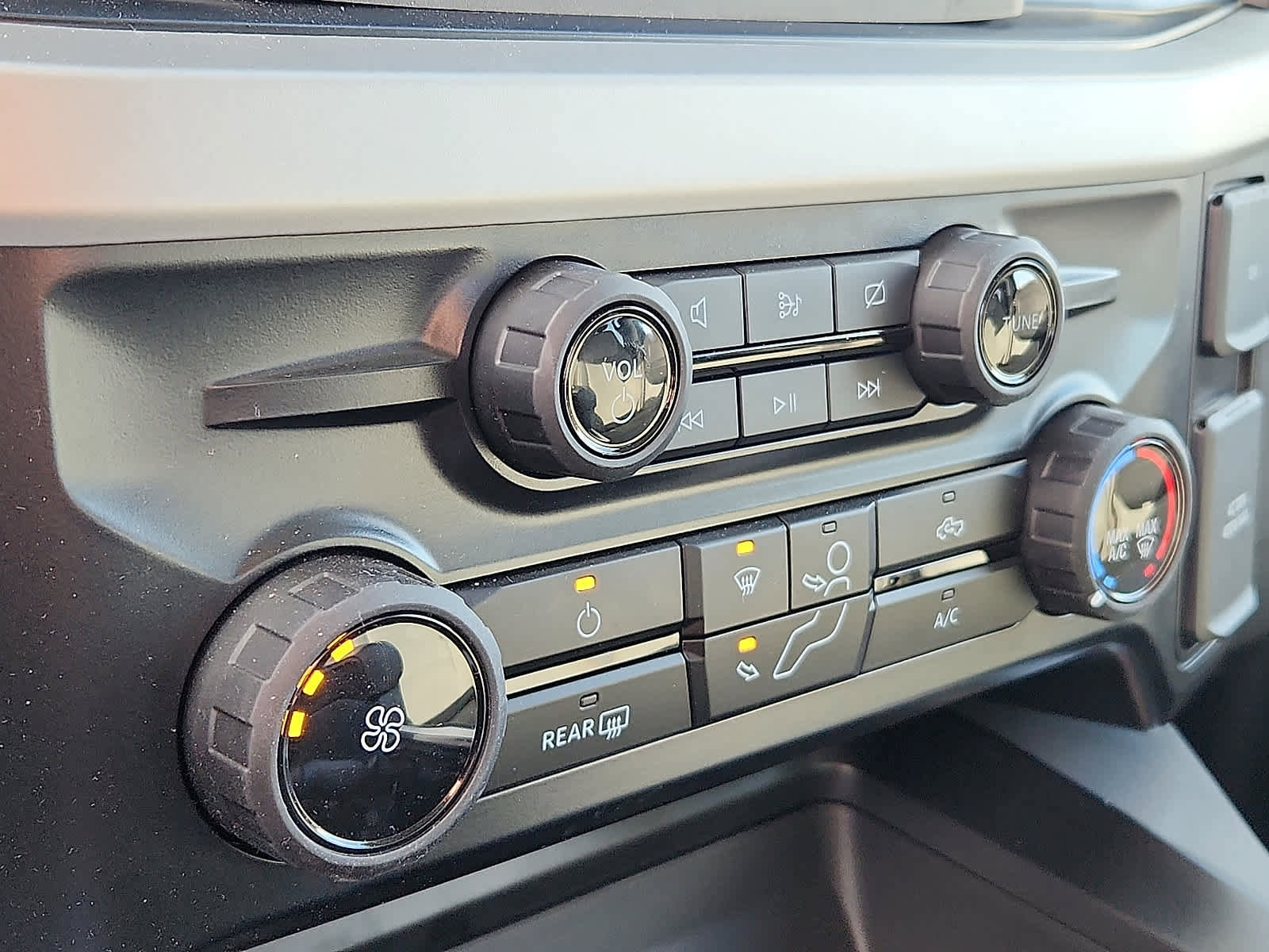 Used 2024 Ford F250 XLT w/ FX4 Off-Road Package image 17