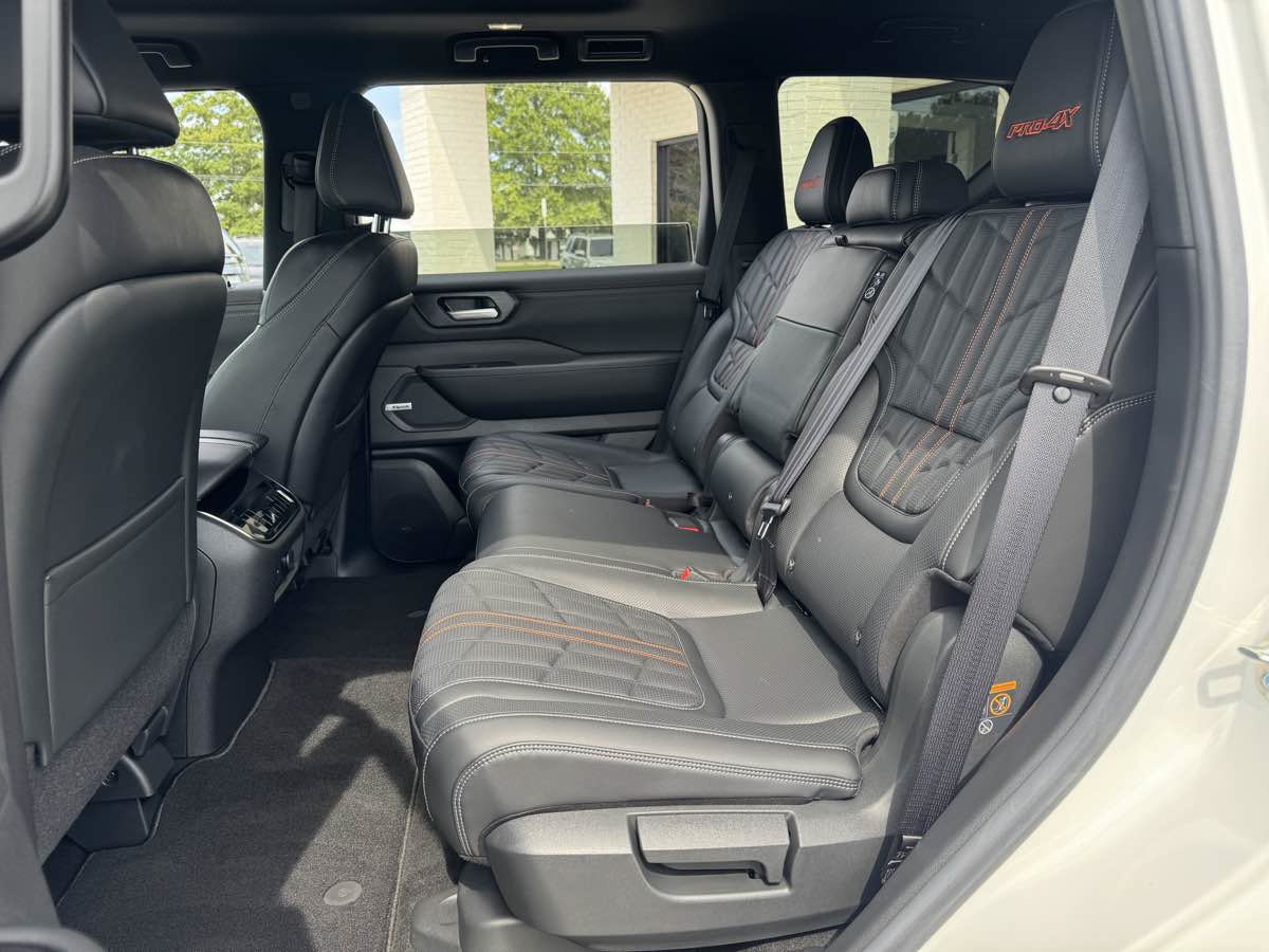 Used 2025 Nissan Armada PRO-4X w/ Pro-4X Premium Package AWD/4WD image 11