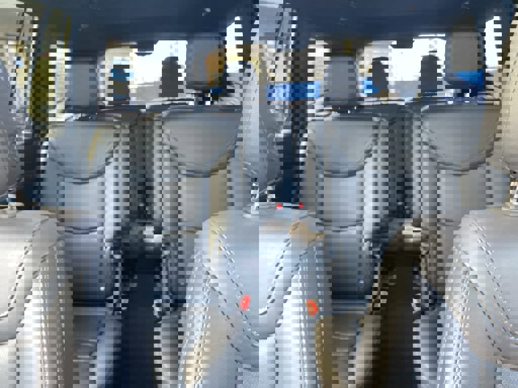 Used 2025 Cadillac XT6 Premium Luxury image 36