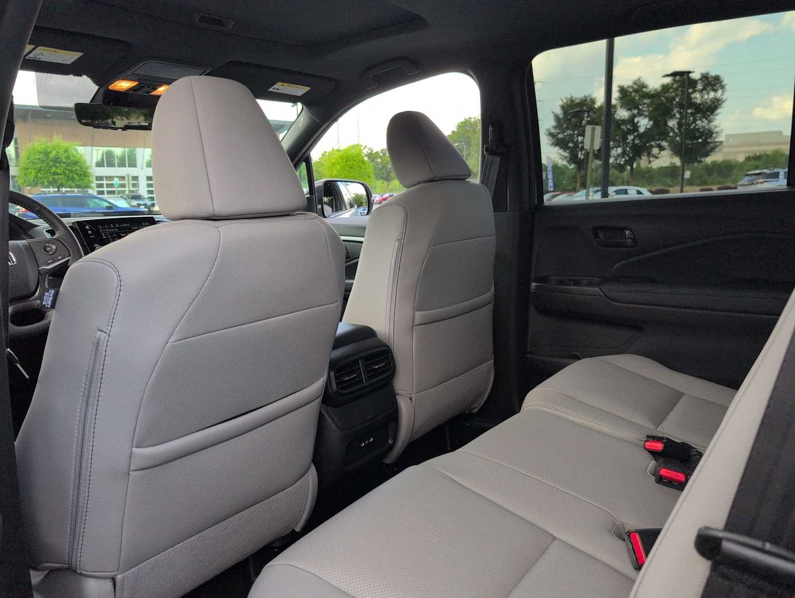 Used 2025 Honda Passport EX-L image 18