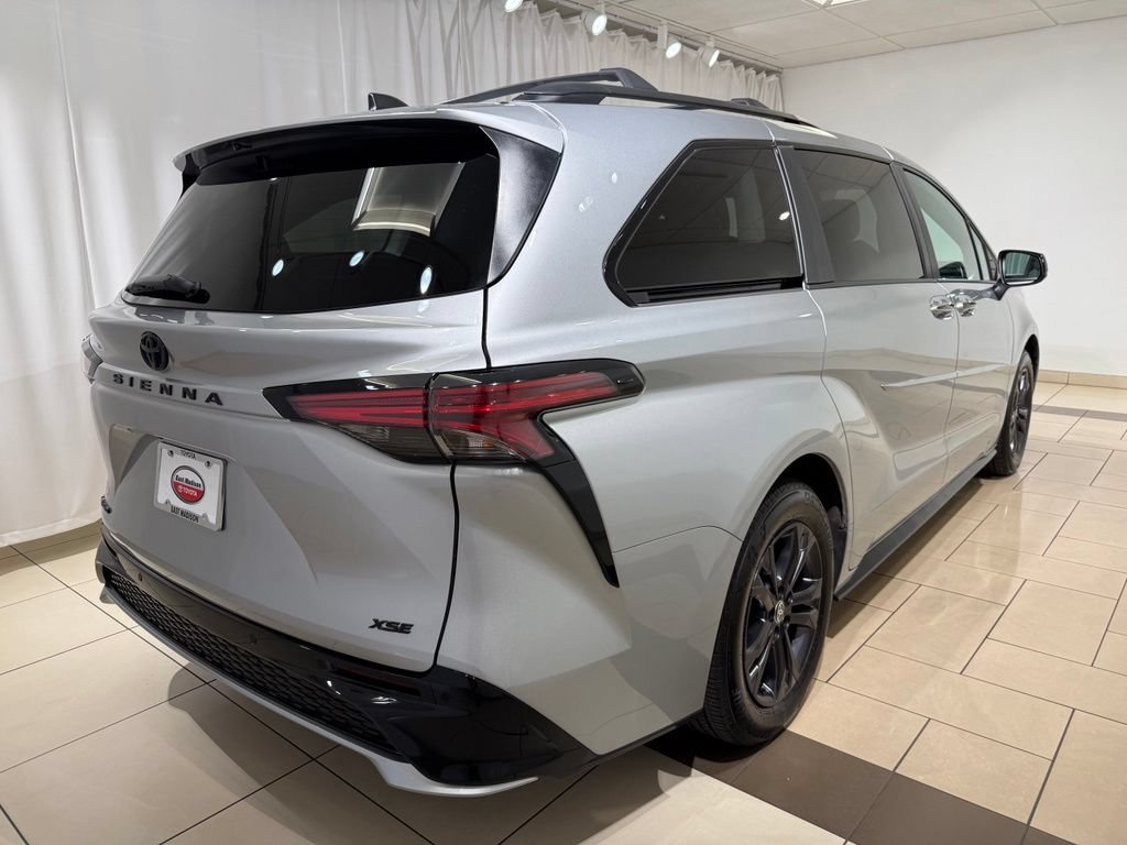 Used 2025 Toyota Sienna XSE w/ XSE Plus Package AWD/4WD image 5