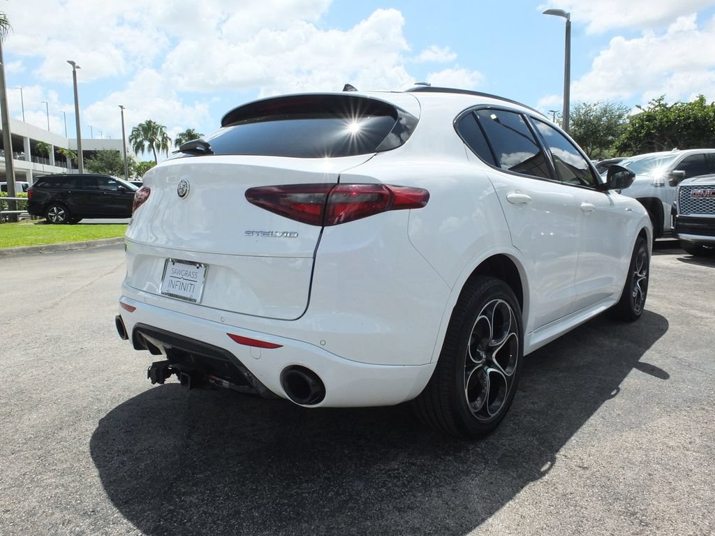 Used 2023 Alfa Romeo Stelvio Veloce AWD/4WD image 8