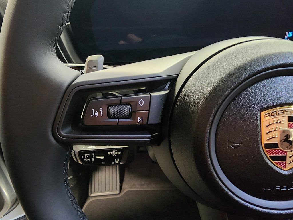 Certified 2025 Porsche Cayenne image 9