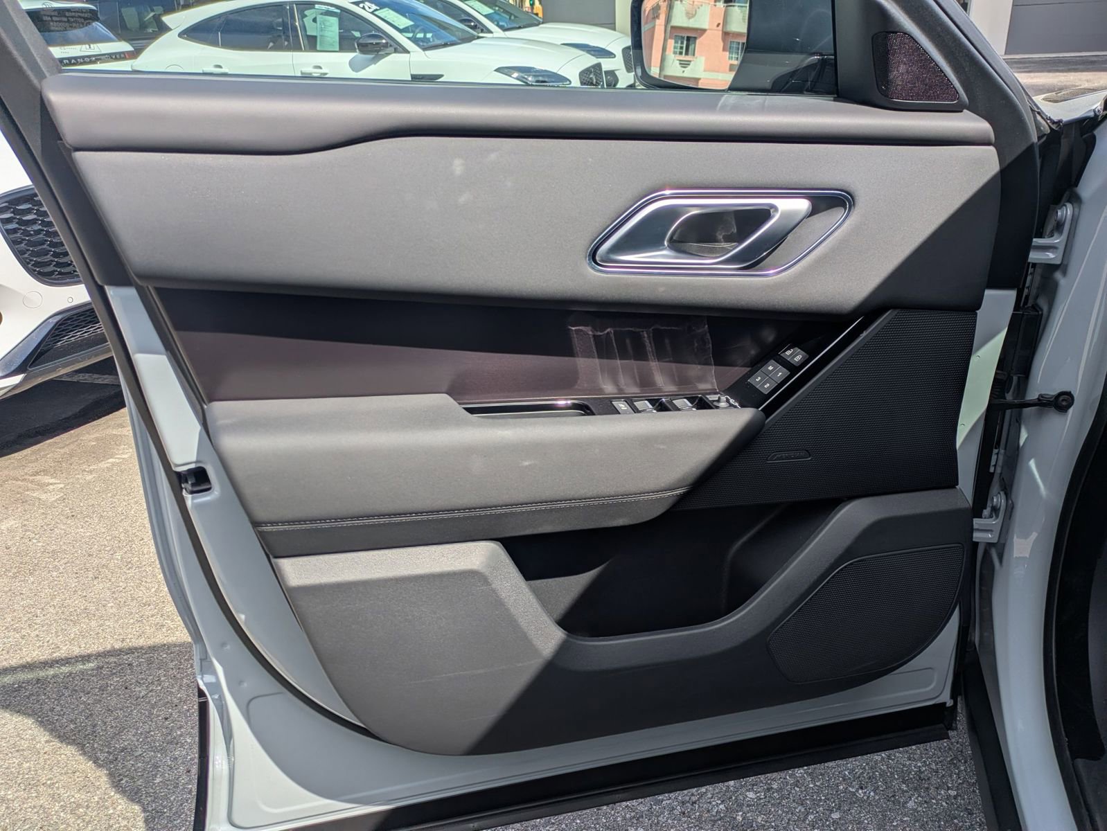 New 2026 Land Rover Range Rover Velar Dynamic SE image 12